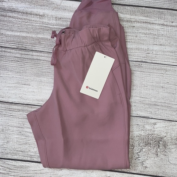 NWT LULULEMON JOGGER  On the Fly Jogger 28"  Pink Taupe WOVEN Travel Rose 8 - Picture 2 of 8